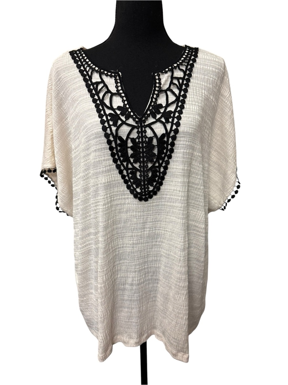 Cable & Gauge 2X White Boho Crochet Trim Tunic Top Plus Size Chic Blouse